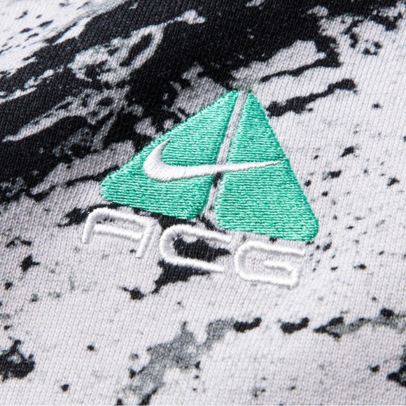 Nike ACG Thermal Fit Pullover Men’s Hoodie - Picture 3 of 5